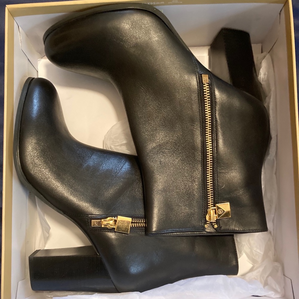 Michael Kors Ladies- boots 👢 size 10 NEW no lid